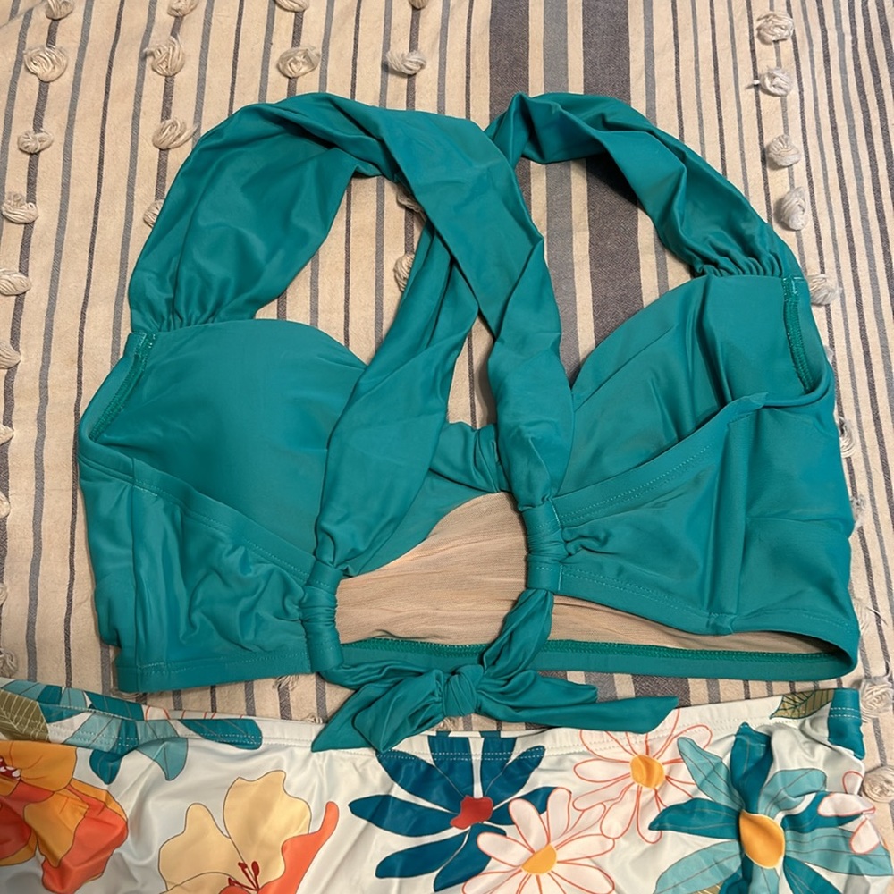 Brand new bikini - Picture 4 of 6
